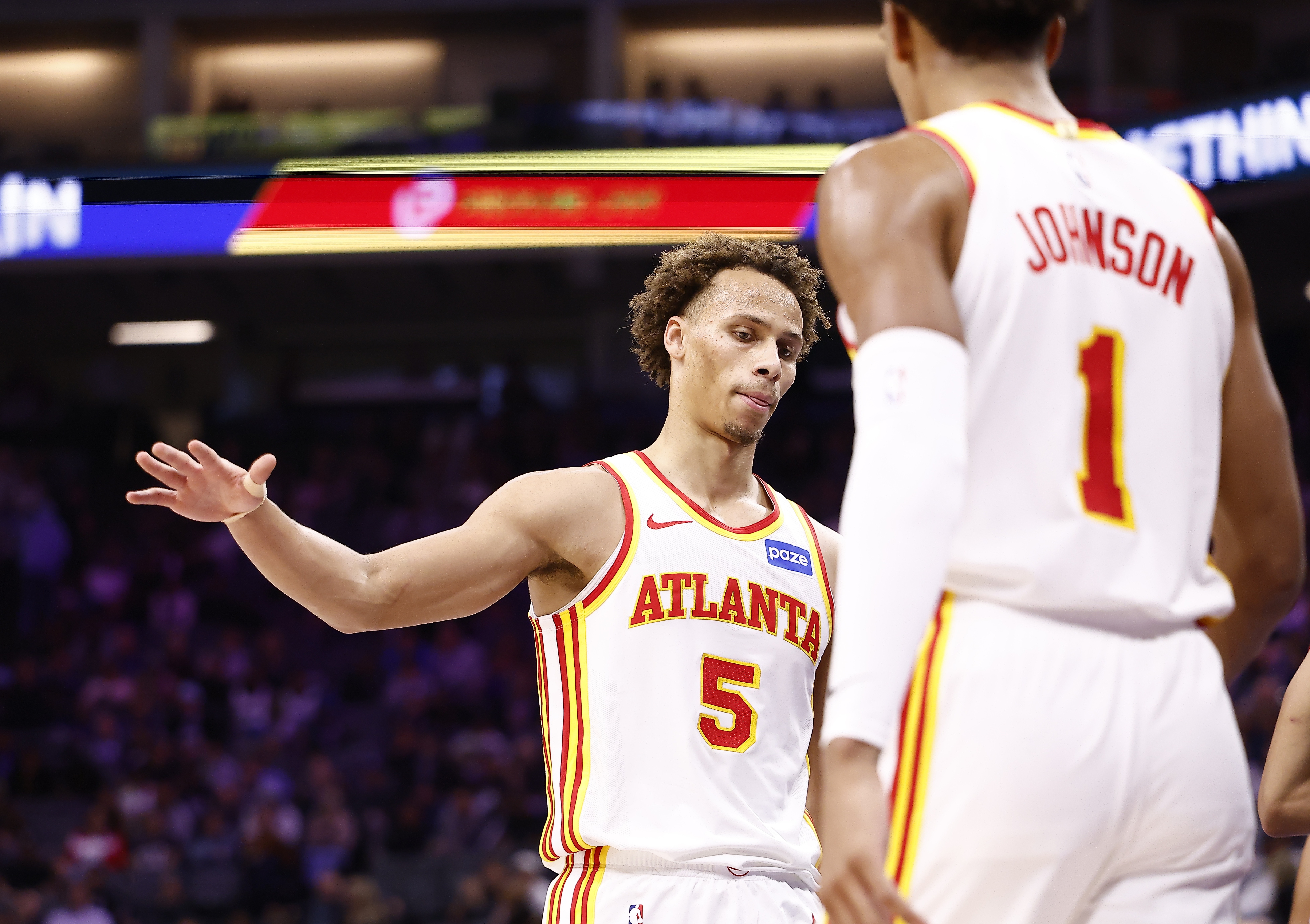 还有机会！老鹰第三节26-21还落后湖人16分进末节 最多落后32分