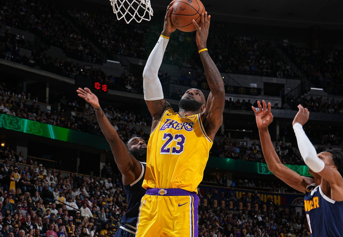 乐鱼网官网-詹姆斯200岁还能扣太离谱！本人回应朋友称赞：6个笑哭了表情|全明星|丹佛掘金队|nba|掘金|排名_新浪体育_新浪新闻