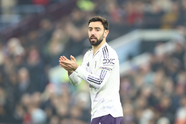 乐鱼体育官网-英媒：曼联希望B费能再留一年，内部人士称球员自己也倾向于留队